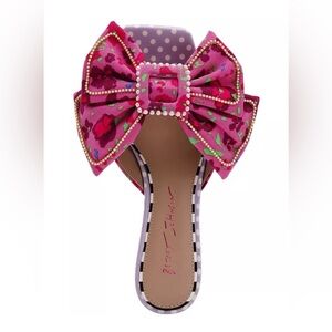 🆕 Betsey Johnson Women's Aylah Bow Kitten-Heel Sandals